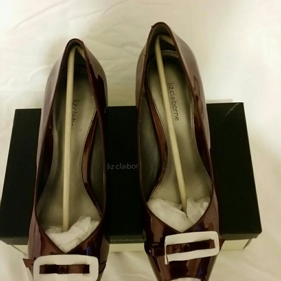 Red Fantasia pump by Liz Claiborne - Picture 4 of 6